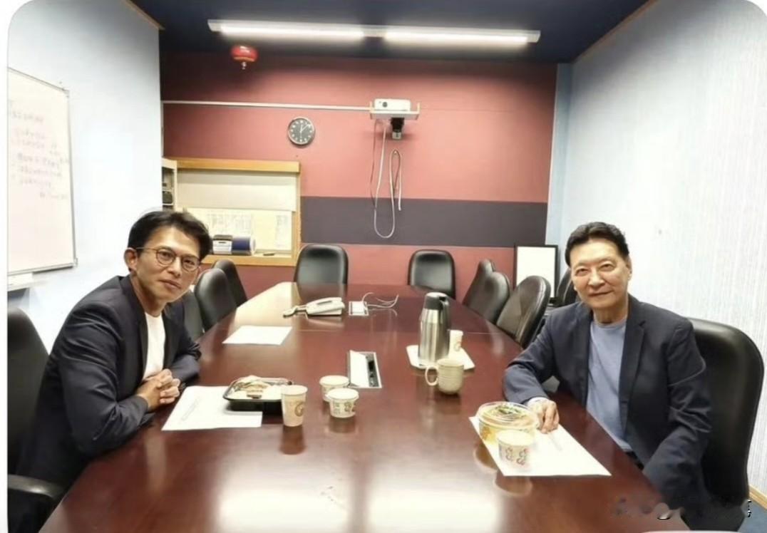 赵少康近日居然与黄国昌勾搭上了，开了个“便当会”。感觉赵少康目的不单纯，本来