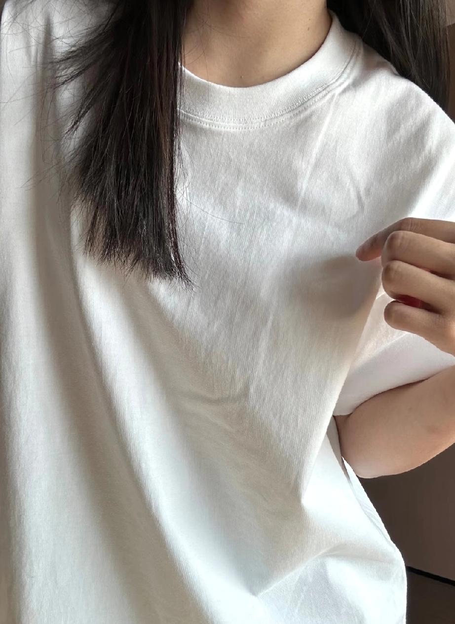 难怪现在服装店越来越难经营，这差别也未免太大了。早几天和同事说要去逛街买衣服