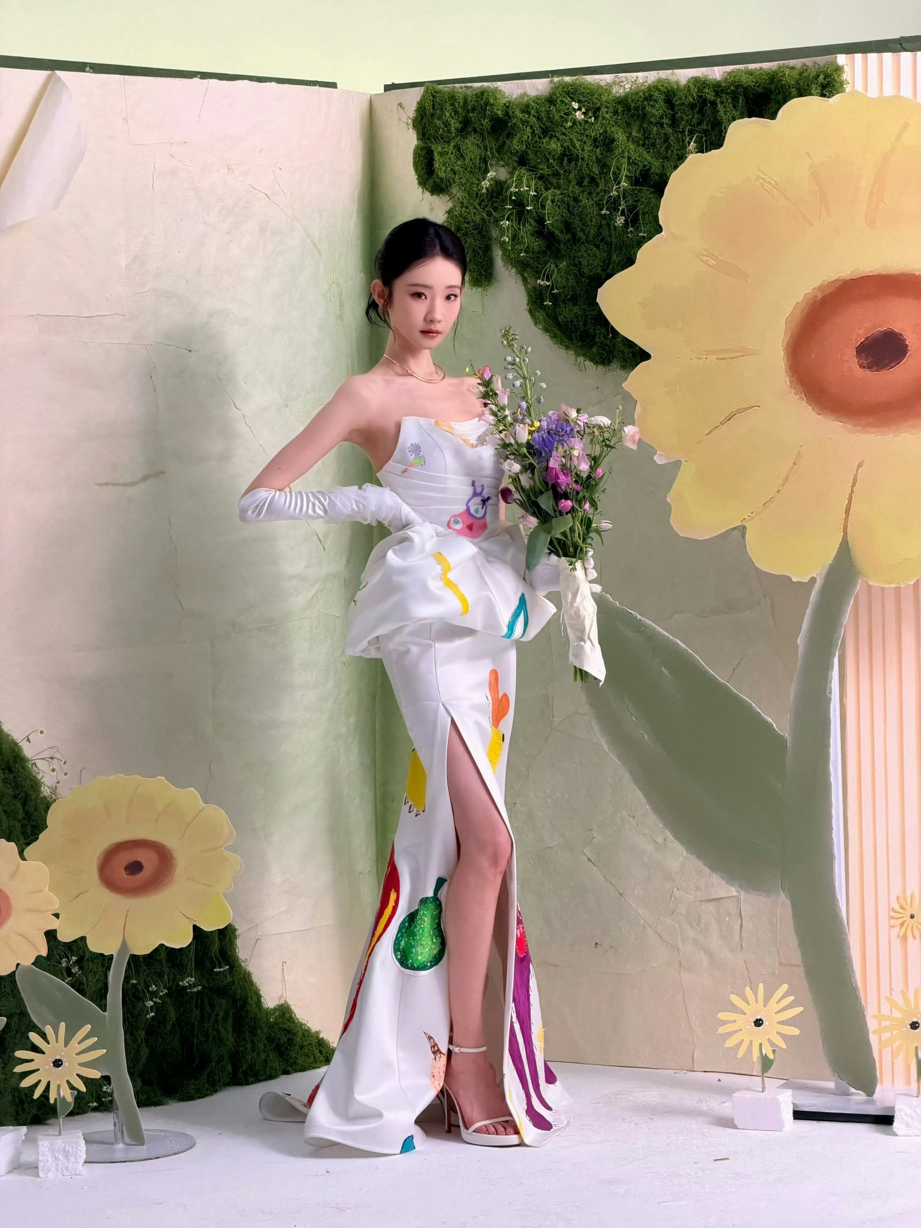 张艺凡又怎么了我的大小姐笑死了，张艺凡搞笑人设偷偷藏不住！私下真的没有任何偶像包