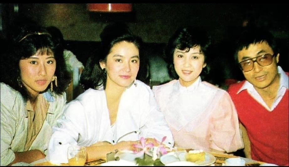 1983年，刘家昌、甄珍夫妇和林青霞、叶倩文在香港九龙喜来登酒店聚餐。那时的甄
