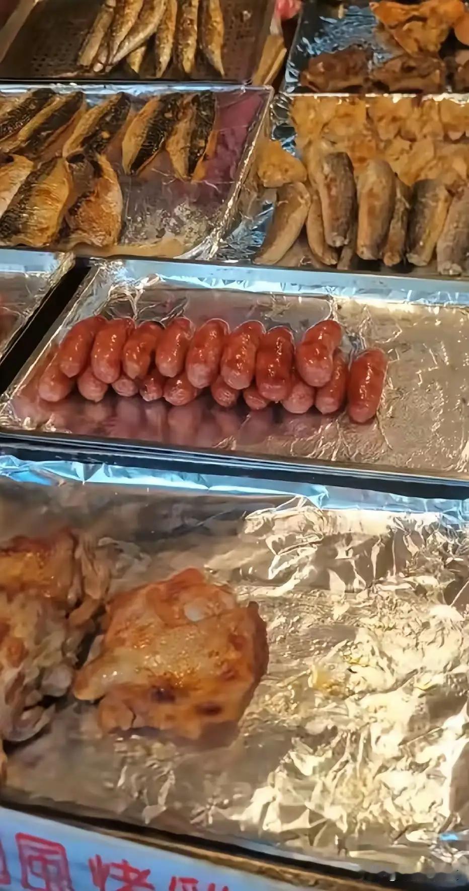 汪小菲一大家人回到湾湾，小杨阿姨好高兴啊。平常小杨阿姨在家里，她照顾小玥儿和箖箖
