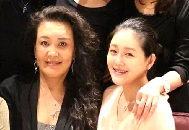 真的不敢相信！我看到这个消息的时候，手都抖了！大S，她……真的走了？！曾