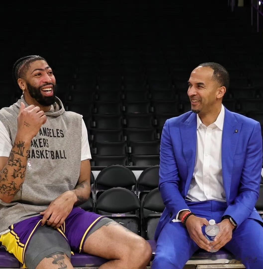 浓眉真傻！哈里森真坏！据权威媒体TheAthletic报道：在输给雄鹿队后