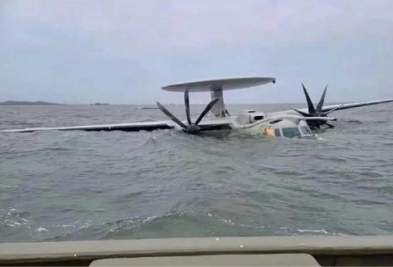 空警600弹射掉海！？网友仔细一瞧直接气笑了。 自从福建舰成功三连弹的消息官