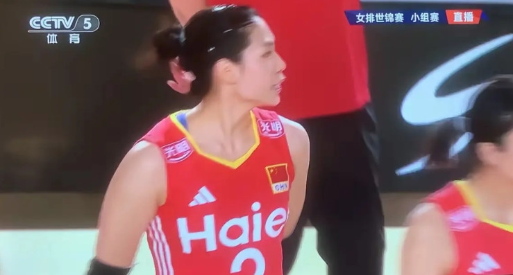 从女排2号球衣穿在庄宇姗身上！第一排协有意否定朗平和朱婷在中国排球的影响力，第二
