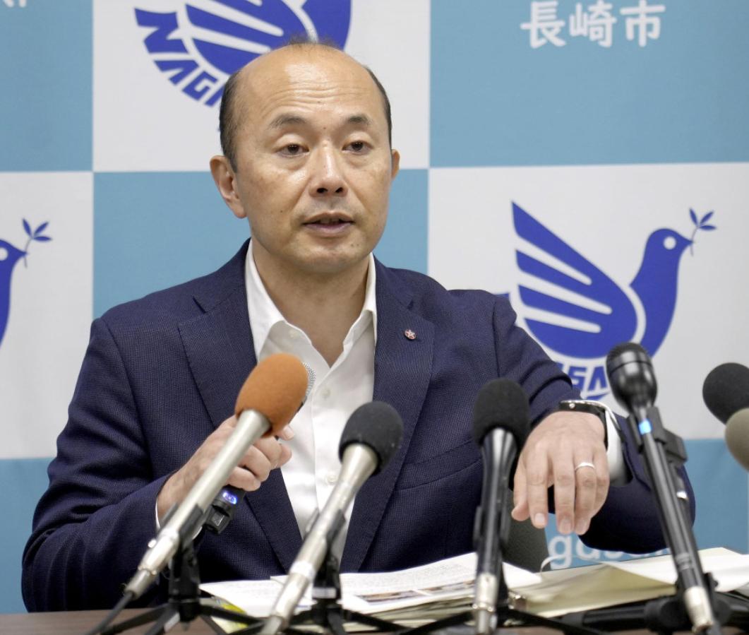就在刚刚，日本“长崎市长”铃木史郎发表声明，8月9日，长崎市原子弹爆炸8