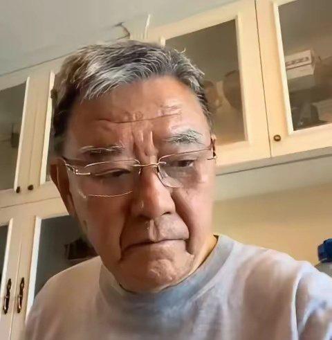 李立群：小翟啊，就因为你的论文问题，我那部《幸福一家人》全被禁了。翟天临：李