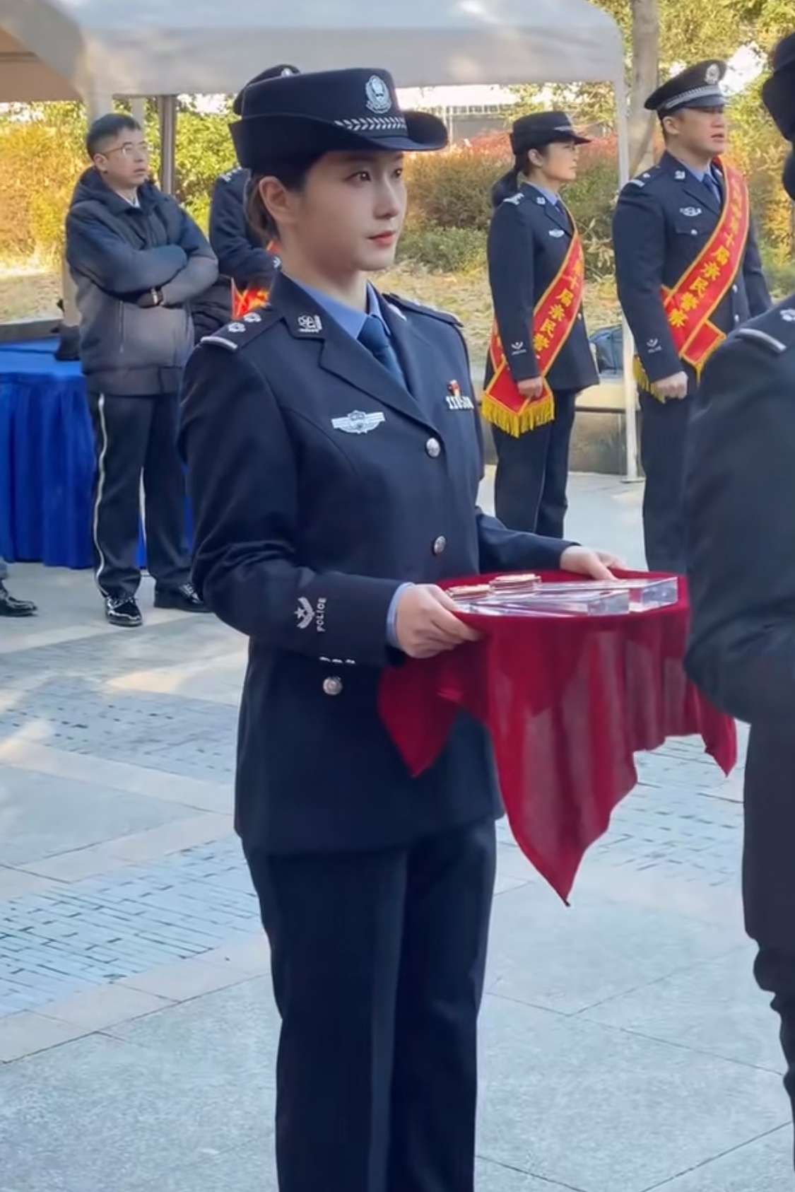 如果能把她娶回家的话，就是让我开豪车住豪宅我也愿意啊！