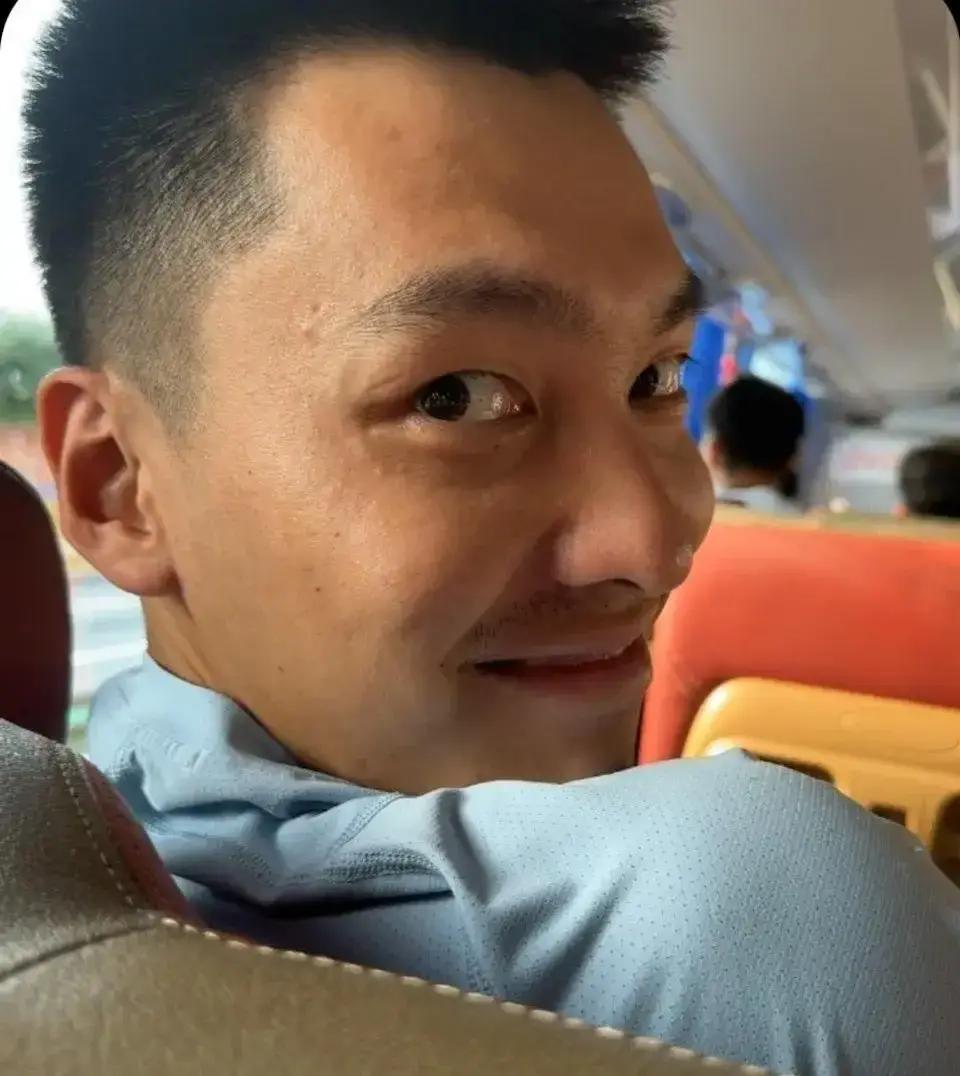 场均6分，他快被挤出轮换了陈培东去年还能拿12分，今年只剩6分，上场时间被