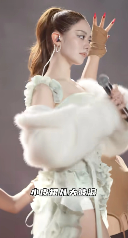 吉娜是真的漂亮而且有才华，朗朗是真的有才华。朗朗有足够的自信和能力让自己的女人