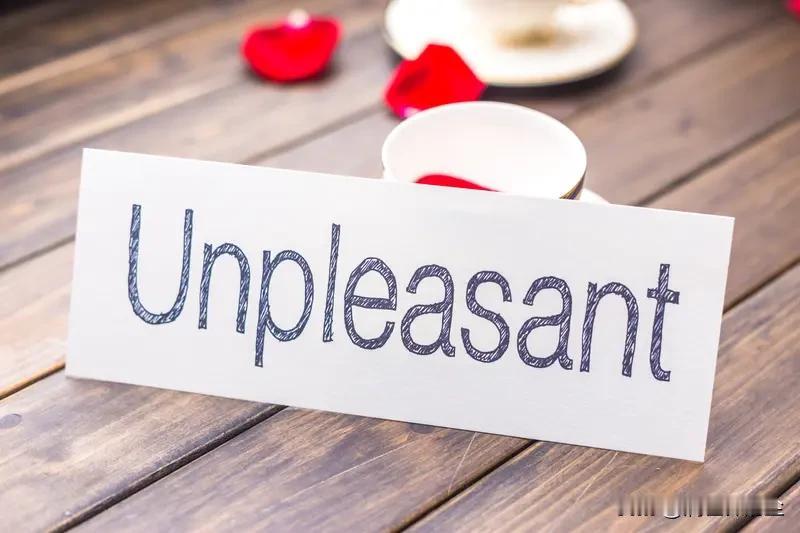 媳妇的妈妈生病了，需要10万块钱。她找我借钱，我心想这钱借出去肯定是有去无回了