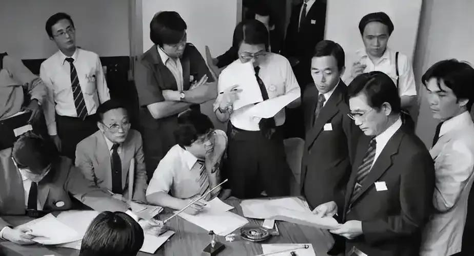 如果我告诉你，经济转型期真正能穿越周期的产业，往往不是最热闹的风口，而是那些看起