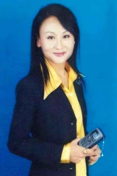 2015年，央视主持人曹晴做了一个让所有人都看不懂的决定。她辞掉了人人羡慕的金饭