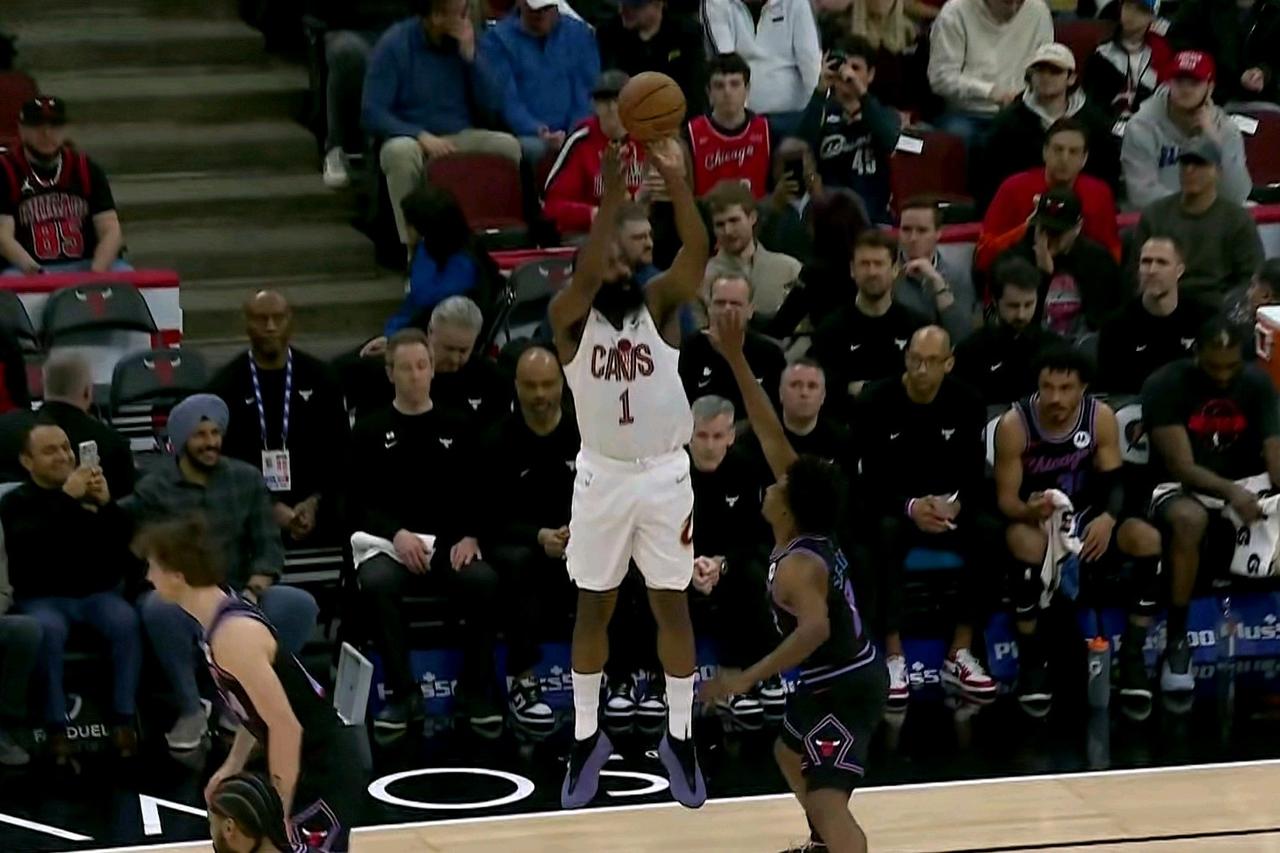 哈登：造3+1的神！！！在骑士客场挑战公牛的首节比赛中发生极其疯狂一幕：哈登