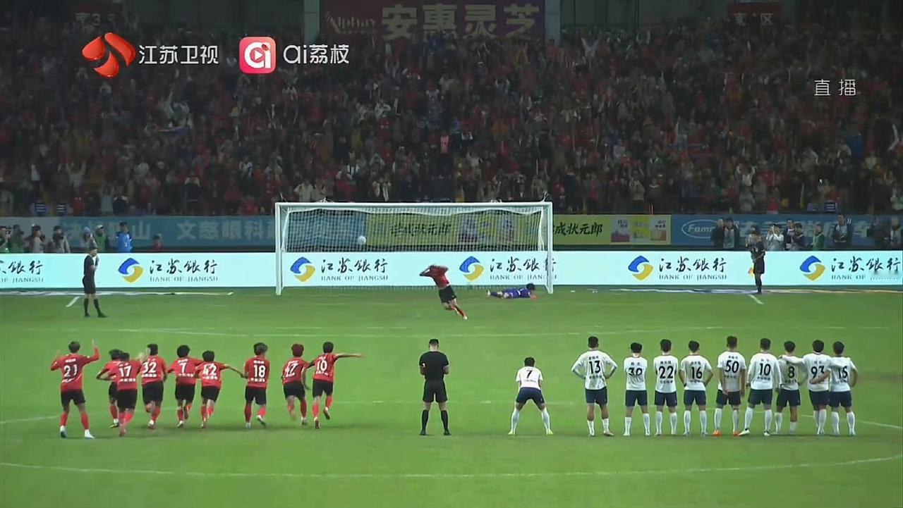 点球大战门神封圣，南通雨夜复仇无锡挺进苏超决赛！谁能想到，一场0比0的闷战，