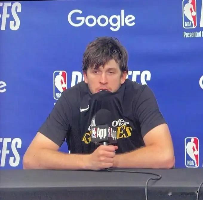 前NBA球员乔-约翰逊简直就是湖人球星里弗斯肚子里的蛔虫！最近乔-约翰逊在参加的