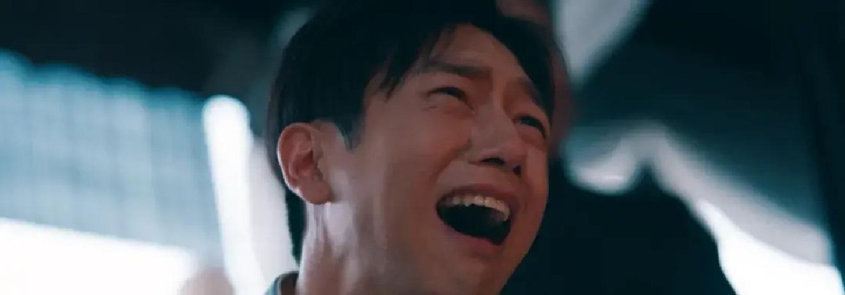 都说李现演得超预期，但在这部民国悬疑剧《我不是大师》里，他还是得往后稍稍，排第二把第一捧上神坛的是老