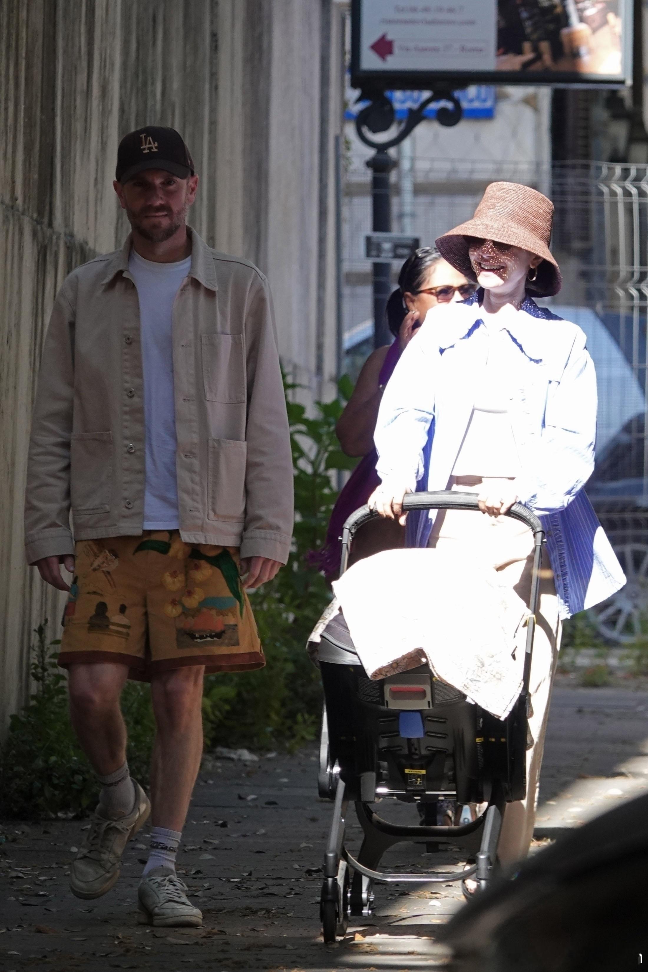 Lilycollins莉莉柯林斯和老公CharlieMcDowell在意大利