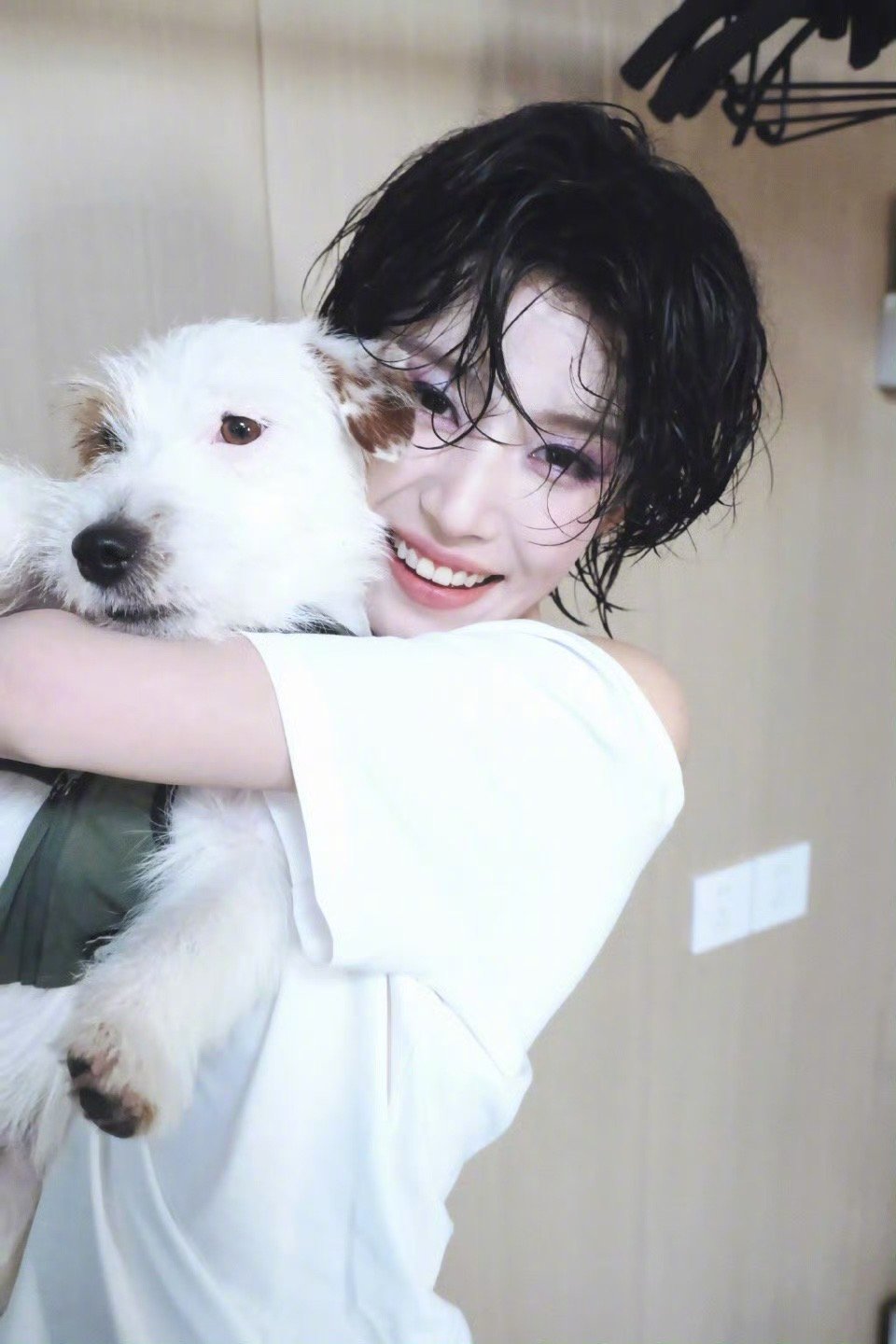 卢昱晓短发谁还没被卢昱晓的短发帅晕！这清俊感直接拉满，攻气值爆表💥短发一剪直