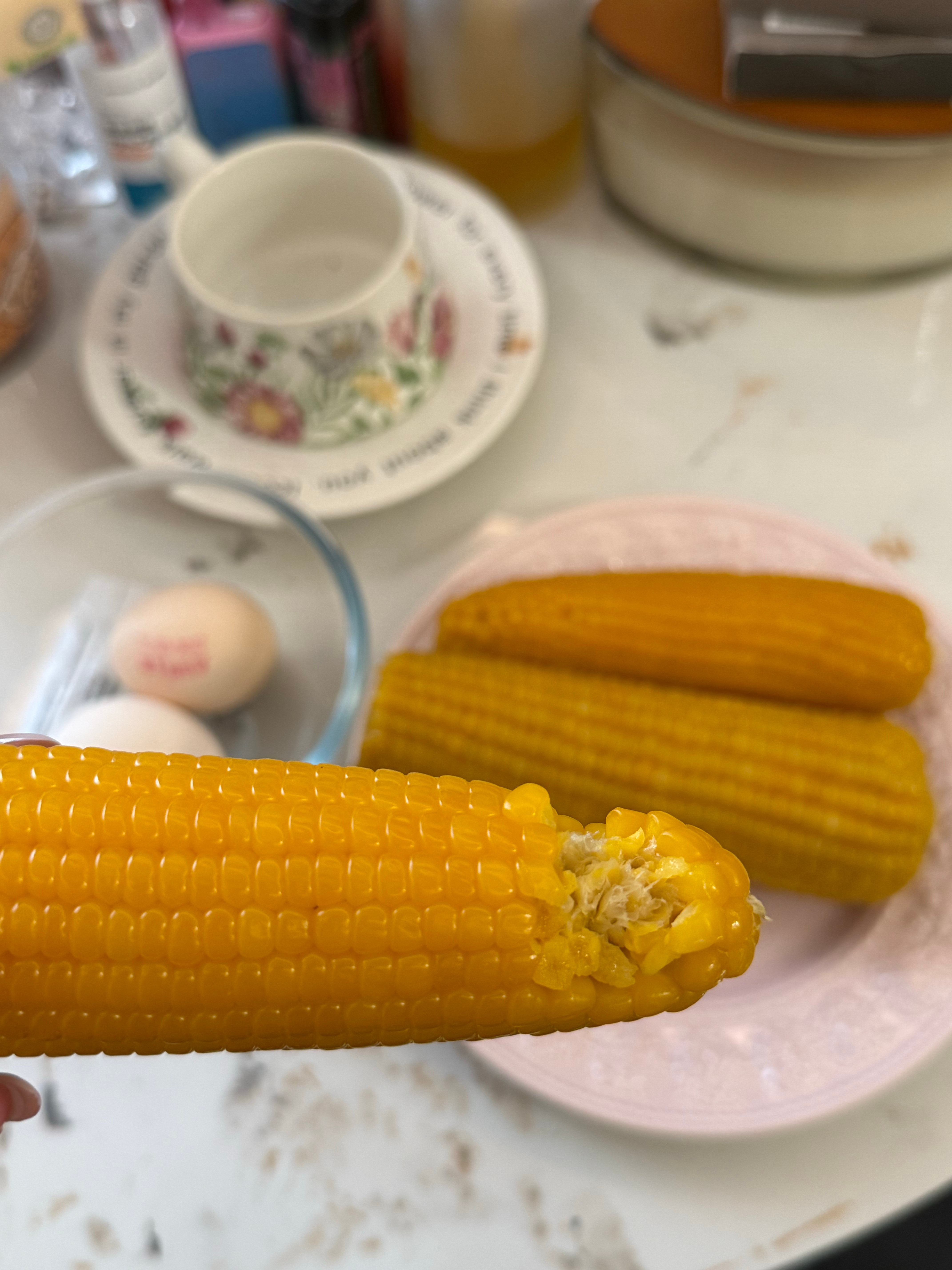 表妹来了也得吃玉米，只能说是非常健康干净。