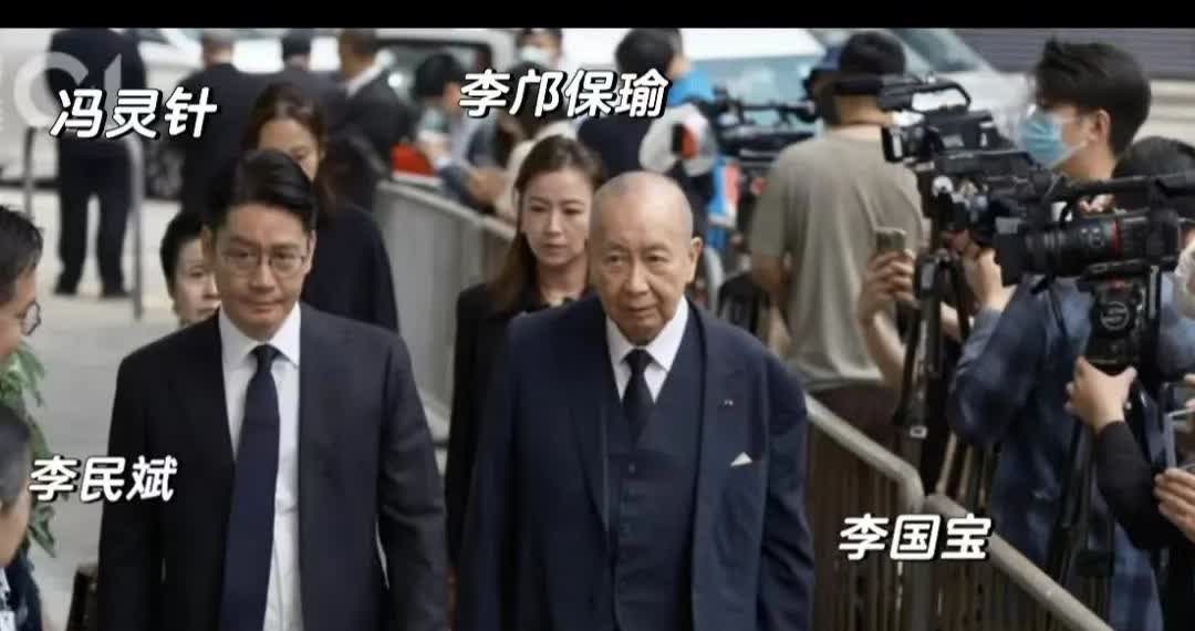 某种程度上来说，李兆基好像看不起娱乐圈呢，因为他的葬礼大家看不到娱乐圈中的人去悼