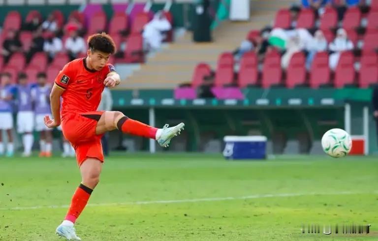 半场0：0，U23前场5人全部轮换，拜合拉木要在还是更好一点！1、安东尼奥确实大