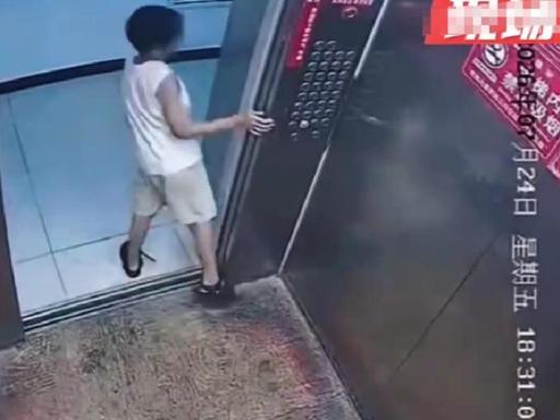 细看电梯监控视频，发现被打的那个14岁女孩，其实全程给了宝妈三次机会。湖北仙