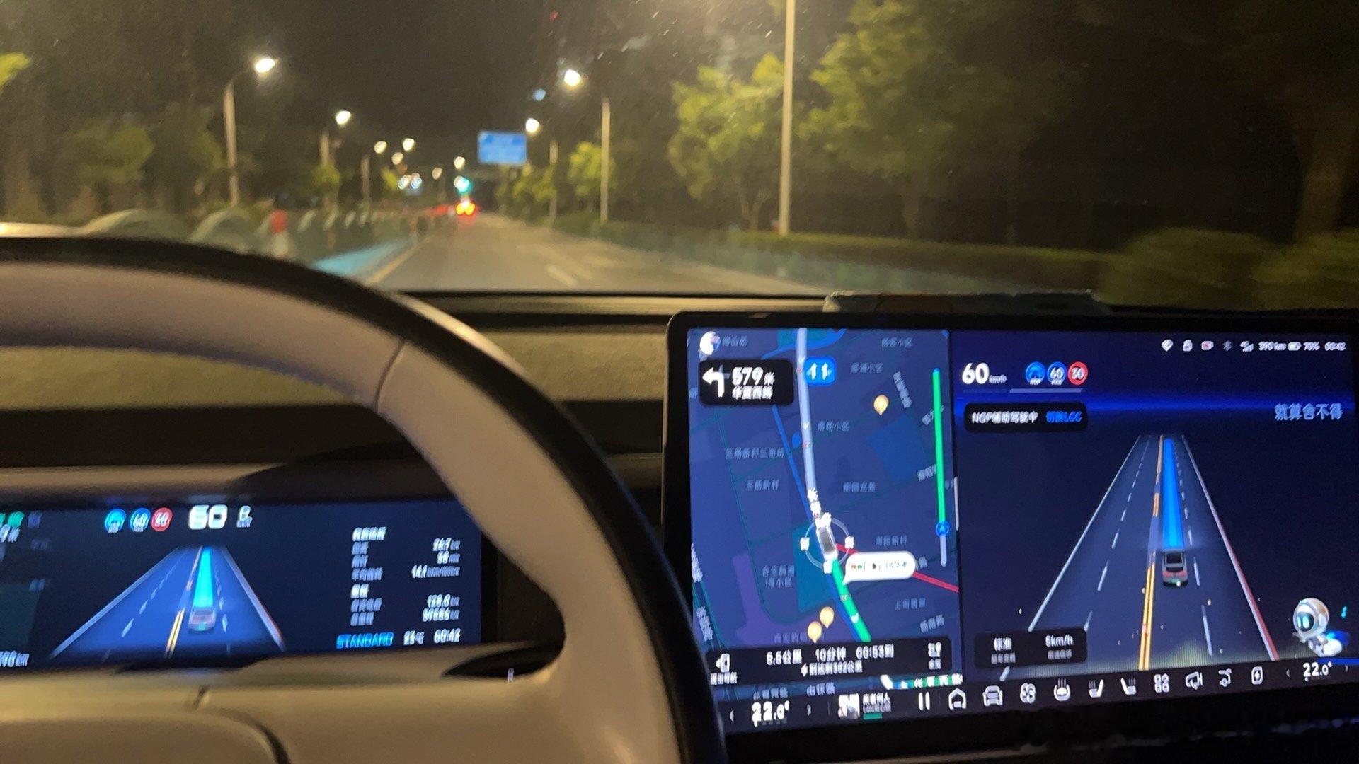 晚上路况智驾堪比无人驾驶车了大v聊车