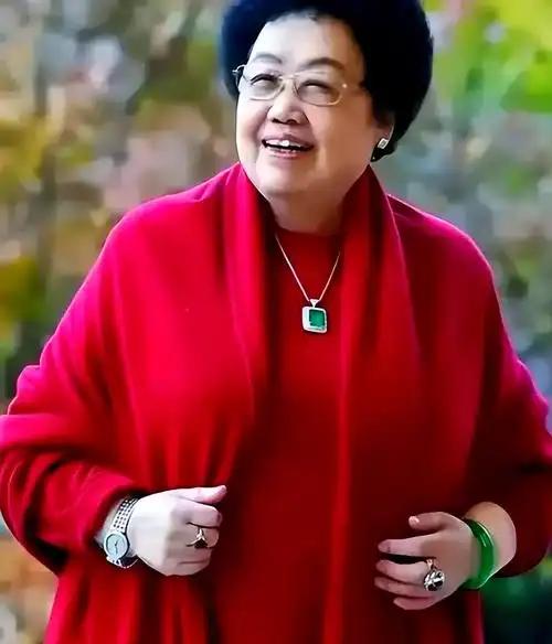 身价千亿的陈丽华走了。她不是死于高龄，也不是死于贫穷，而是死于疾病。 4