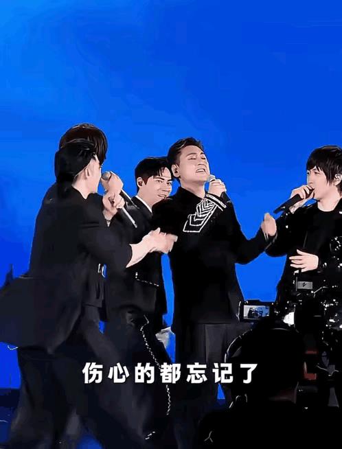F4近期二次合体，一旁的阿信看呆了：没想到你们是这样的言承旭、周渝民和吴建豪，朱