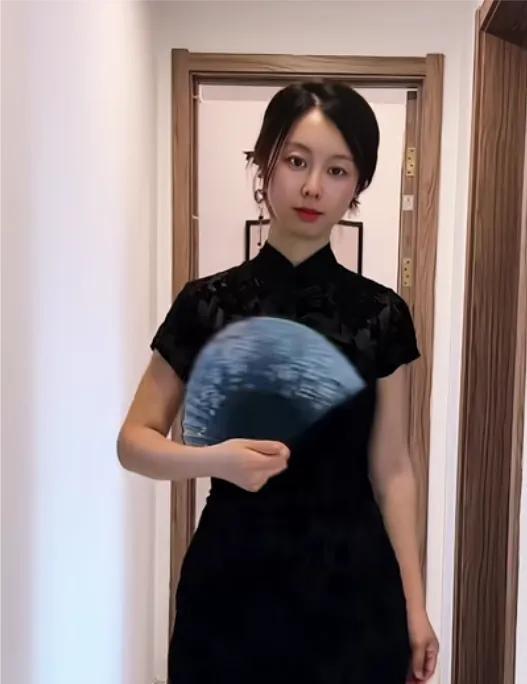 田静今天晚上，大大的撒了一波狗粮！视频开始，田静正在干家务，郭威上场，抢着干