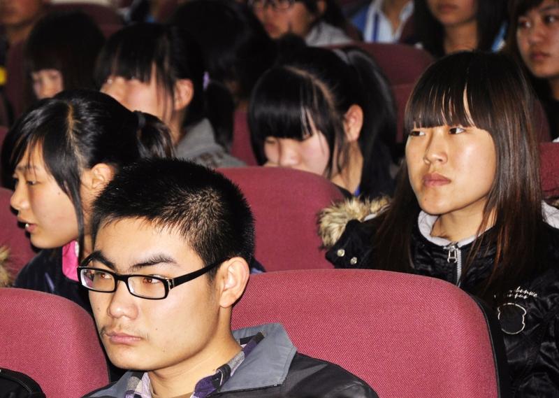 不知道从何时起，我对公开课“脱敏”了。开学之初，学校都要举行为期一个月的听课月