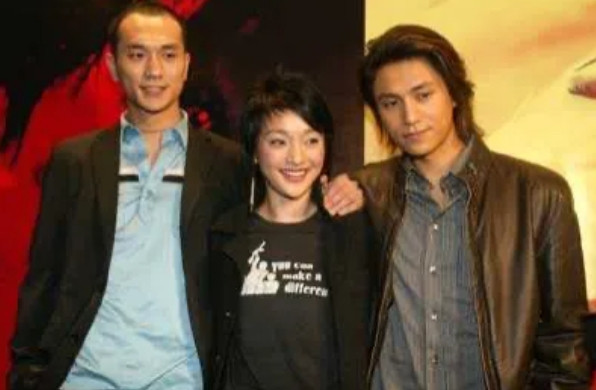 2004年，徐静蕾恋上了黄觉，周迅得知后颇为惊讶，对黄觉说：“徐静蕾这人不简单，