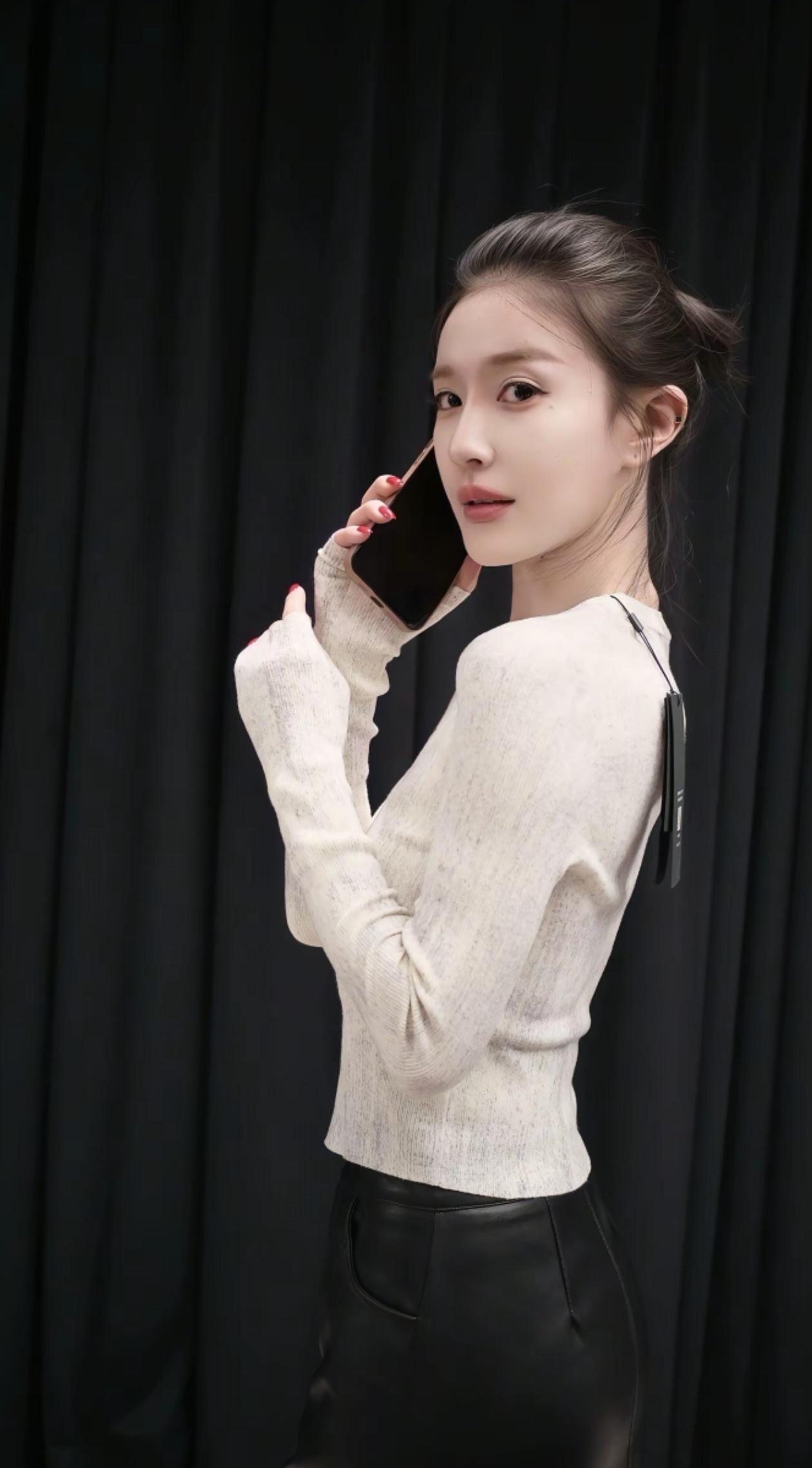 身姿挺拔，一看素质很高