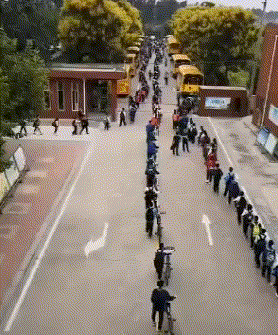 爆笑GIF: 你能别对我笑得那么甜嘛? 我心慌慌