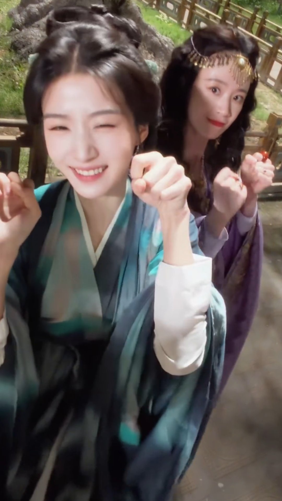 捉到一只在逃小猫噜噜晓！完全被萌晕了🤤🤤卢昱晓喵喵拳手势舞卢昱晓在逃小猫