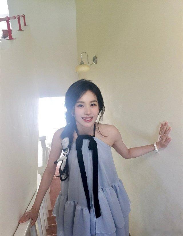 #陈都灵#嘟嘟是嫦娥的小玉兔，偷偷跑来人间了吗？#陈都灵DingLingLing生日派对#​