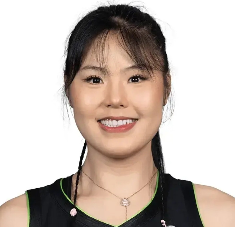 别为李月汝抱不平了，她去任何一支WNBA球队，基本都是第三中锋。但是第三中锋