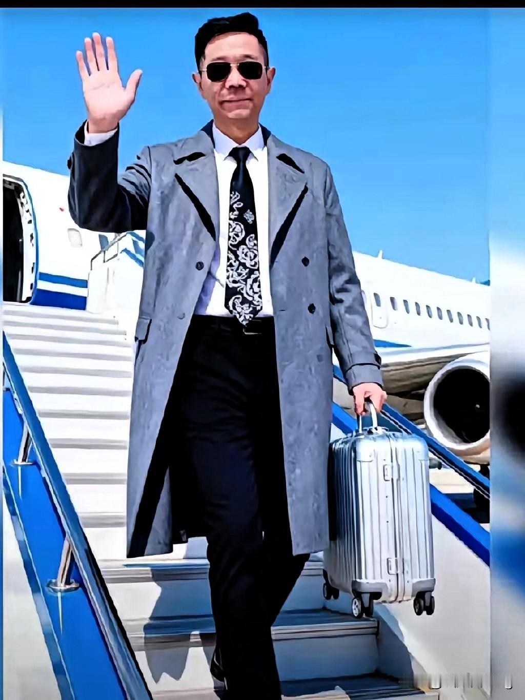 李圣律师攥着许妈卷宗走进“天花板大楼”的那一刻，哪是送材料，分明是给28年的迷局