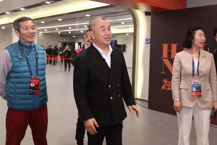 足球报: 青岛两队投资方资金不足以支撑中超运营, 且业务下滑严重