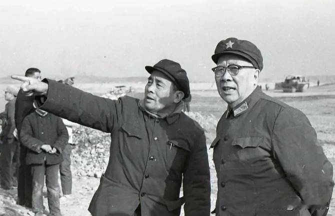 1984年，退休的曾将军来到大连一处水库钓鱼，就在垂钓时，水库的负责人走了过来，