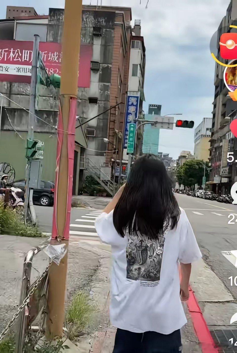 玥儿姐弟回京参加小宝百日宴！6月2日就是小三宝的百日宴，兰姐的家人来给她撑脸撑台