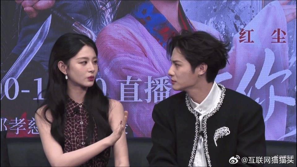 赵晴郑业成就这样哄我谁懂啊！这俩一搭就甜到心巴上～温柔+宠溺直接拉满，哄人还得