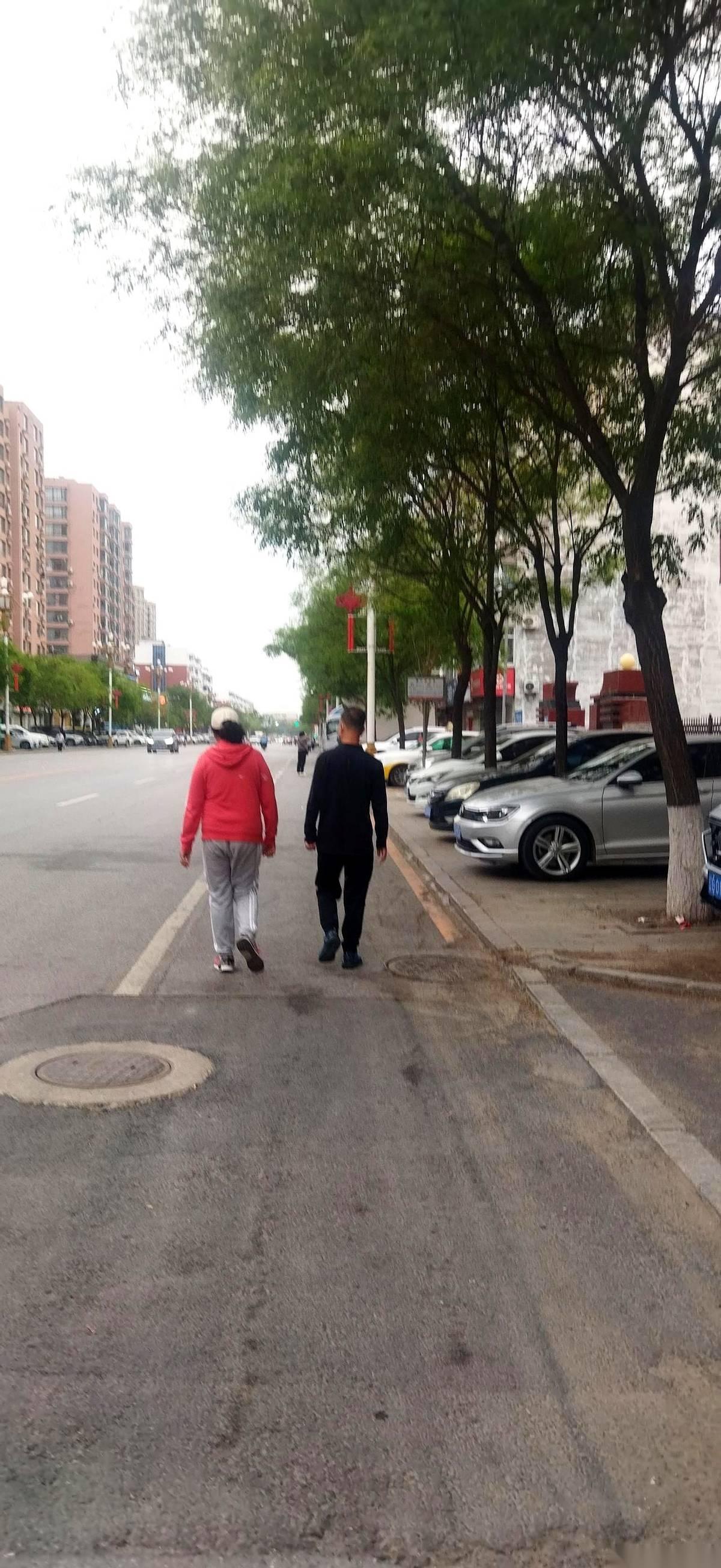 三个月！就三个月！我那丧偶五年的老同事，满怀期待的“黄昏恋”，硬生生被几吨洗衣