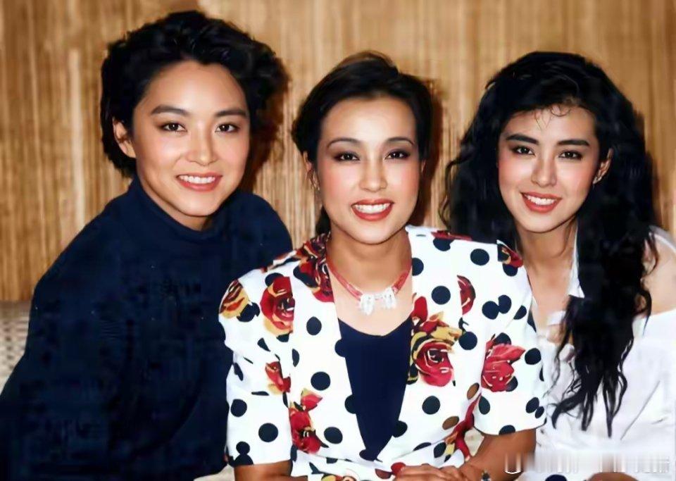 刘晓庆有多美？89年赴港宣传电影，亦舒说：她把林青霞衬得像学生