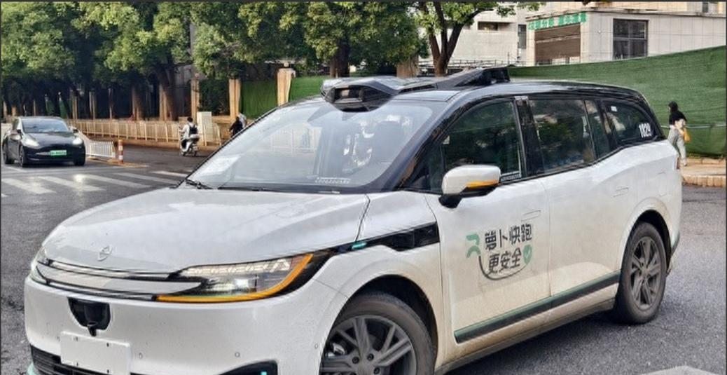 全球贴身拼抢，中国无人驾驶落地“欧洲心脏”，凭什么能领先一筹？对比欧洲同行W