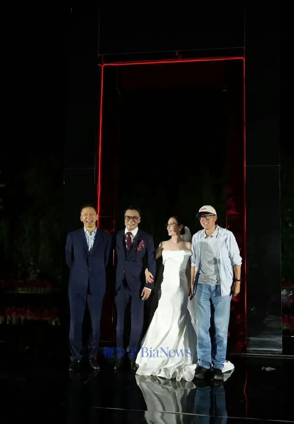 当当网创始人李国庆大婚61岁的李国庆，迎娶59岁的张丹红。婚礼上有不少互联网大