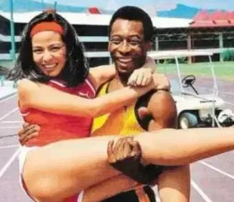 1983年，球王贝利想带钟楚红回国，钟楚红坚定拒绝，不久后一位富豪出价500w巨