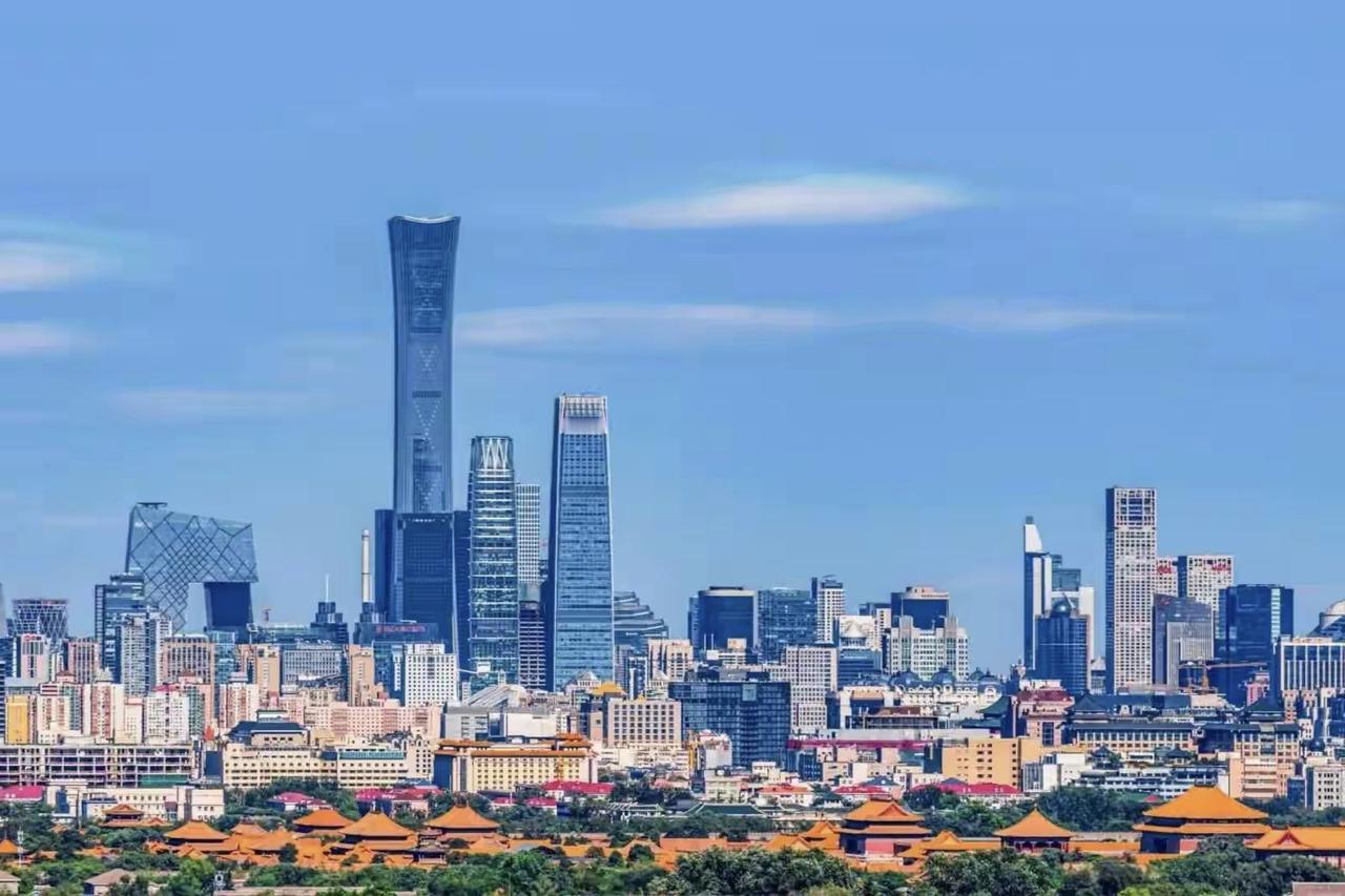 ✨摩根大通关于中国楼市的预测✨🐼摩根大通的分析师认为，中国楼市已经逼近拐