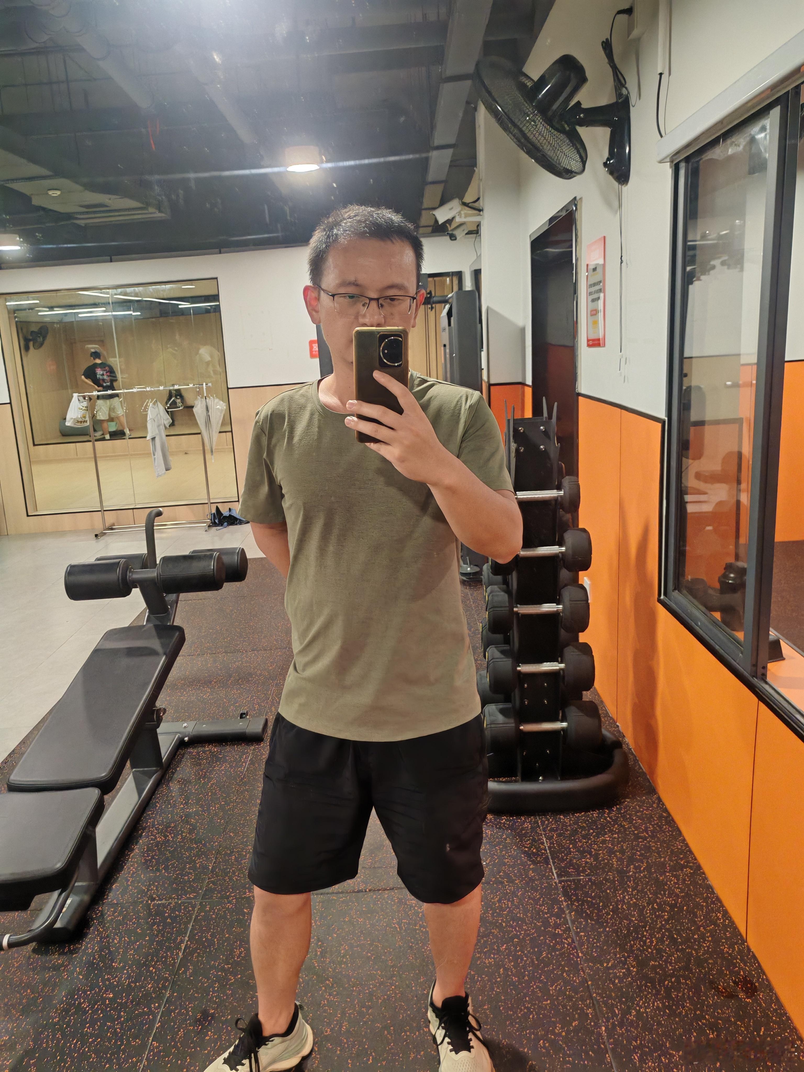 瘦下来的人，会变得更加自信！经过三个月的控食、健身，我的体重去掉14斤，伟大的胜